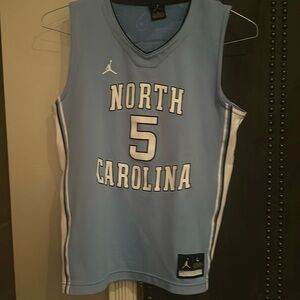 Carolina’s authentic basketball jersey. Youth large